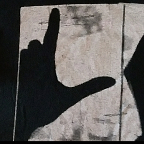 Delia's Love Tee Tshirt Sign Language Hand Finger - Picture 2 of 6